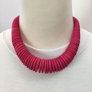 Vintage Graduated Disc Bead Necklace 18 Inch Wood Beads Pink Choker Hook Closure
